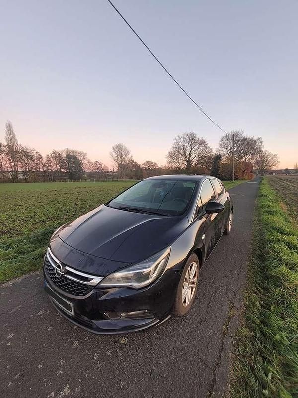 Blau Gebraucht 2017 Opel Astra Active Limousine | 9.700 € (Etwas zu teuer) - Bild 1/4
