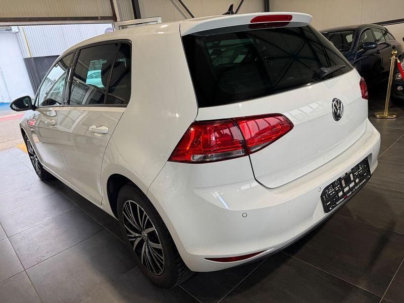 Gebraucht VW Golf VII Allstar 86 PS (63 kW) 2016 Weiß Kleinwagen
