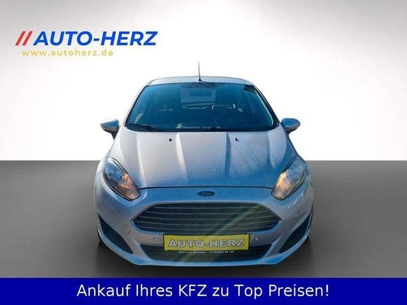 Gebraucht Ford Fiesta Trend 95 PS (69 kW) 2015 Silber Kleinwagen