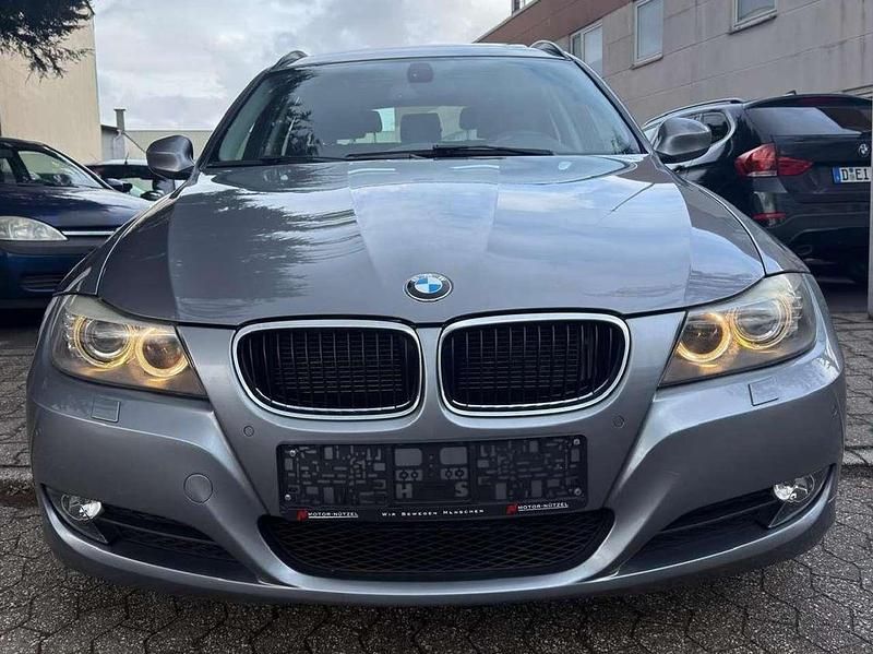 Gebraucht BMW 320 170 PS (125 kW) 2011 Grau Kombi
