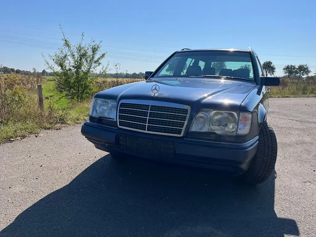 Gebraucht Mercedes E300 136 PS (100 kW) 1995 Blau Kombi