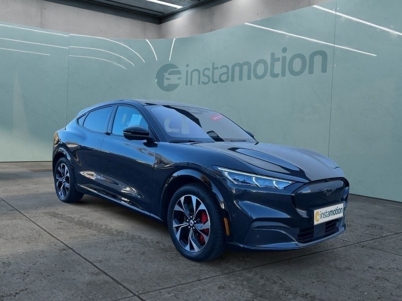 Grau Gebraucht 2022 Ford Mustang Mach-E Extended Range SUV | 40.290 € (Teuer) - Bild 1/4