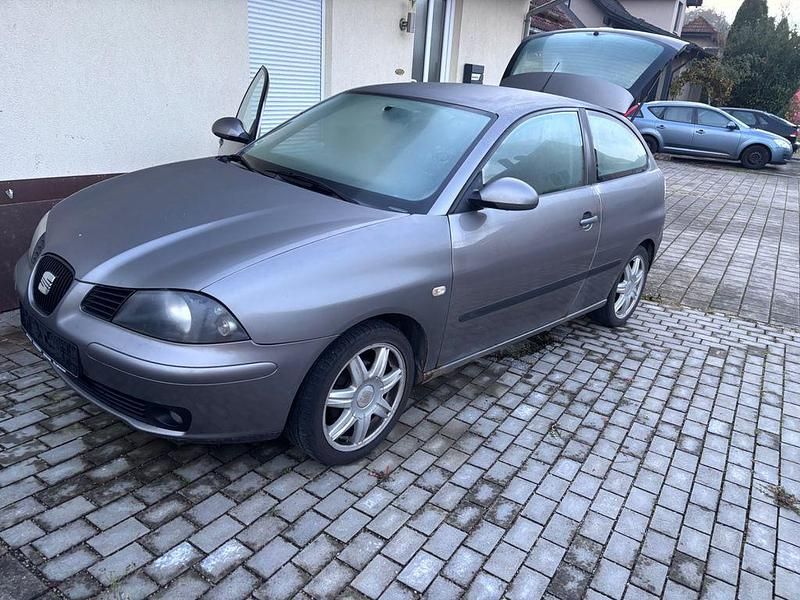 Grau Gebraucht 2005 Seat Ibiza Reference Limousine | 1.100 € (Fairer Preis) - Bild 1/4