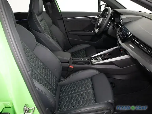 Gebraucht Audi RS3 Sportback Ambiente 400 PS (294 kW) 2023 Kyalamigrün Kleinwagen