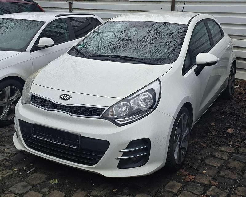 Gebraucht Kia Rio Edition 7 84 PS (61 kW) 2016 Weiß Limousine