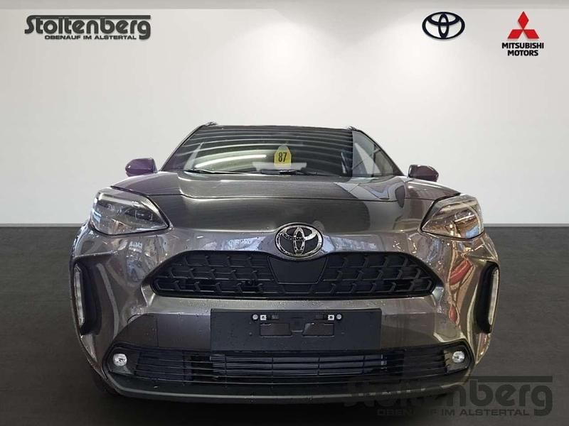 Neu Toyota Yaris Hybrid 131 PS (96 kW) 2025 Grey metallic Kleinwagen