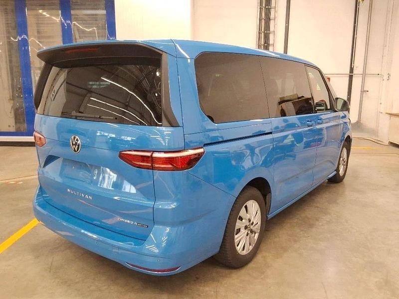 Gebraucht VW Multivan Life 245 PS (180 kW) 2025 Medium blue metallic Van