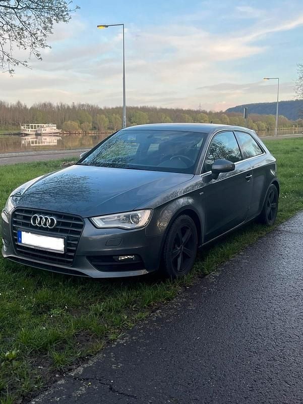 Grau Gebraucht 2014 Audi A3 S-Line Kleinwagen | 9.599 € (Fairer Preis) - Bild 1/4