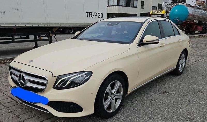 Gebraucht Mercedes E220 194 PS (142 kW) 2016 Limousine