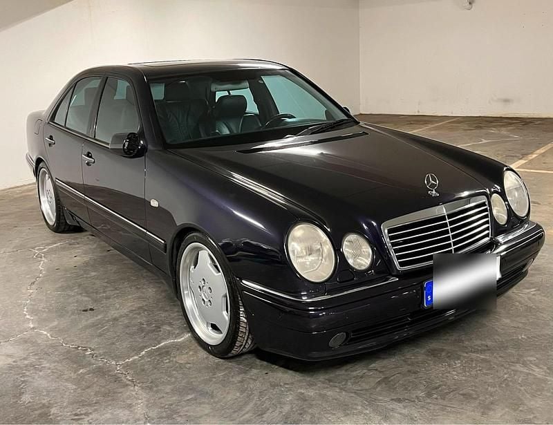 Violet Gebraucht 1999 Mercedes E55 AMG AMG Limousine | 15.300 € (Fairer Preis) - Bild 1/4
