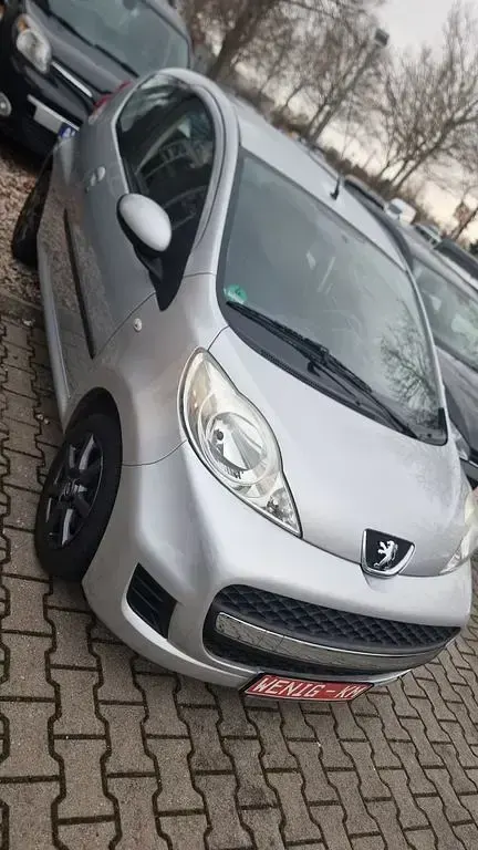 Gebraucht Peugeot 107 68 PS (50 kW) 2009 Silber Kleinwagen