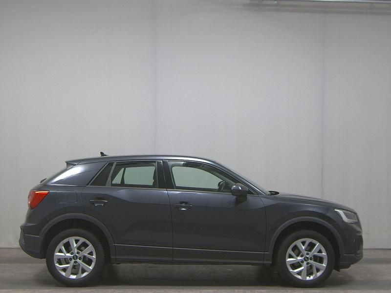 Grau Gebraucht 2022 Audi Q2 Advanced SUV | 18.480 € (Fairer Preis) - Bild 1/4