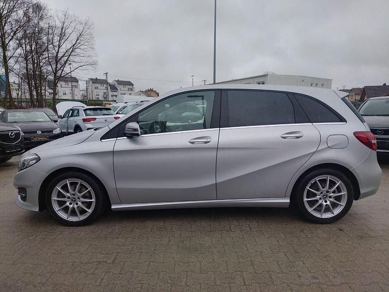 Gebraucht Mercedes B200 156 PS (114 kW) 2017 Silber Van / Kleinbus