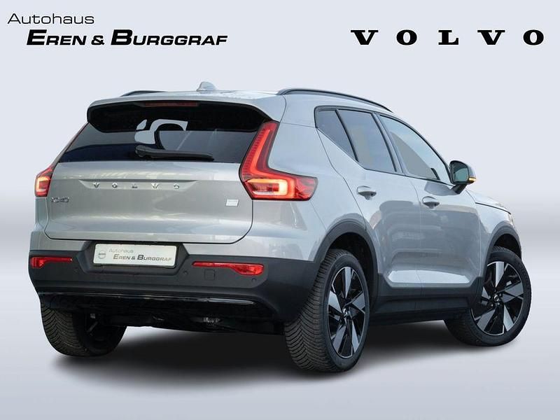 Neu Volvo XC40 Core 185 kW (252 PS) 2025 Silber SUV