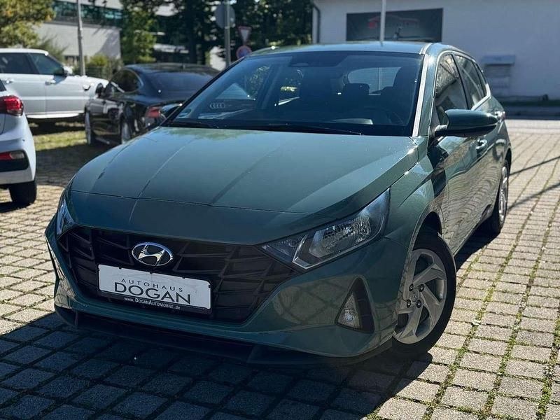 Grün Gebraucht 2022 Hyundai i20 Select Kleinwagen | 12.990 € (Fairer Preis) - Bild 1/4