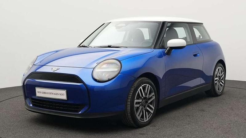 Second-hand Mini Cooper Classic 135 kW (184 CP) 2025 Albastru Hatchback