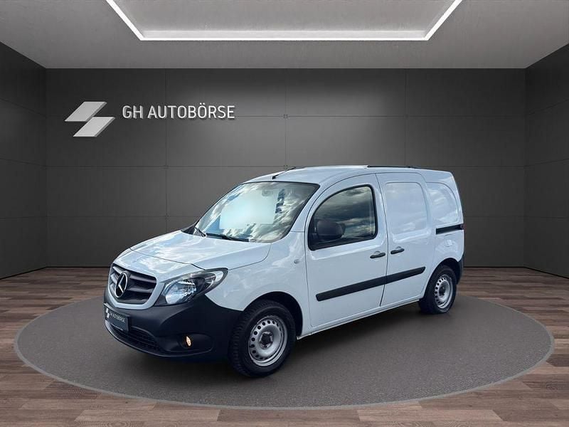 Weiß Gebraucht 2019 Mercedes Citan 108 Van / Kleinbus | 8.990 € (Guter Preis) - Bild 1/4