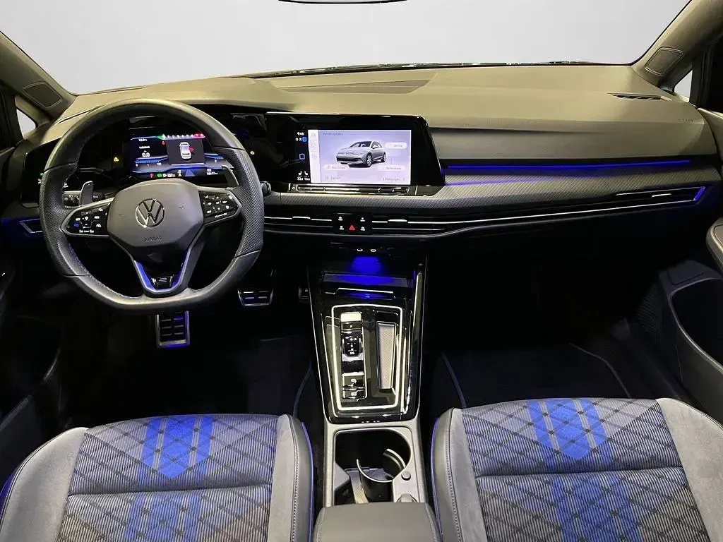 Gebraucht VW Golf VIII R 320 PS (235 kW) 2024 Grenadillschwarz metallic (metallic) Limousine