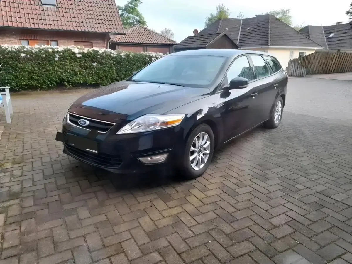 Gebraucht Ford Mondeo Ambiente 116 PS (85 kW) 2014 Schwarz Kombi