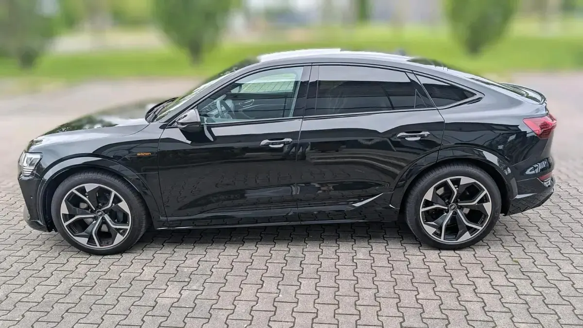 Gebraucht Audi e-tron Ambiente 369 kW (503 PS) 2022 Schwarz SUV