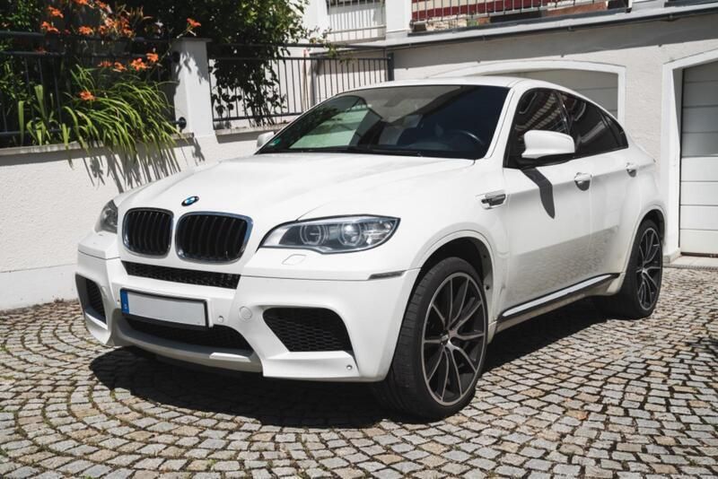 Weiß Gebraucht 2013 BMW X6 M SUV | 29.600 € - Bild 1/4