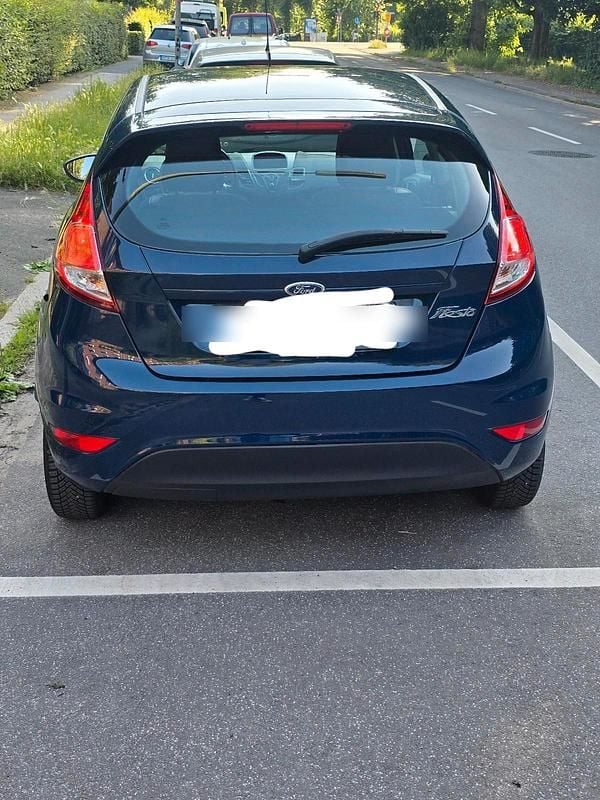 Blau Gebraucht 2015 Ford Fiesta Limousine | 3.800 € (Guter Preis) - Bild 1/4