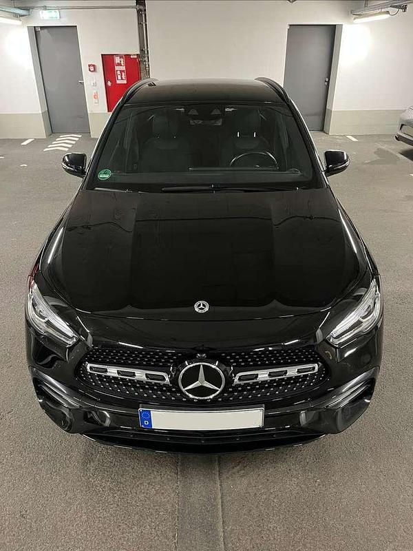 Schwarz Gebraucht 2021 Mercedes GLA200 AMG SUV | 32.000 € (Fairer Preis) - Bild 1/4