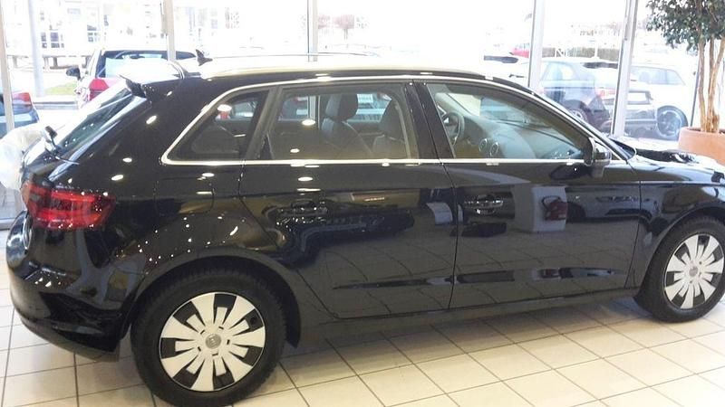 Usado Audi A3 Ambition 110 HP (80 kW) 2013 Preto Sedan