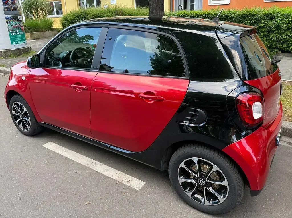 Używany Smart ForFour Passion 90 KM (66 kW) 2015 Czerwony Hatchback