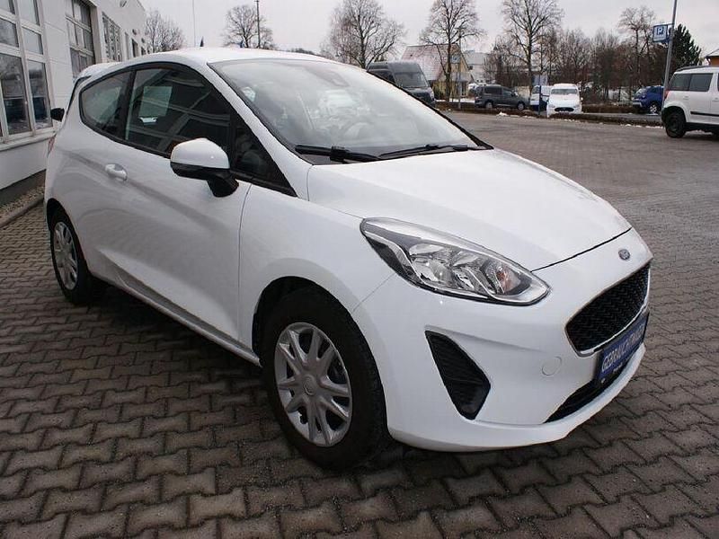 Gebraucht Ford Fiesta Trend 71 PS (52 kW) 2019 Frostweiß Kleinwagen