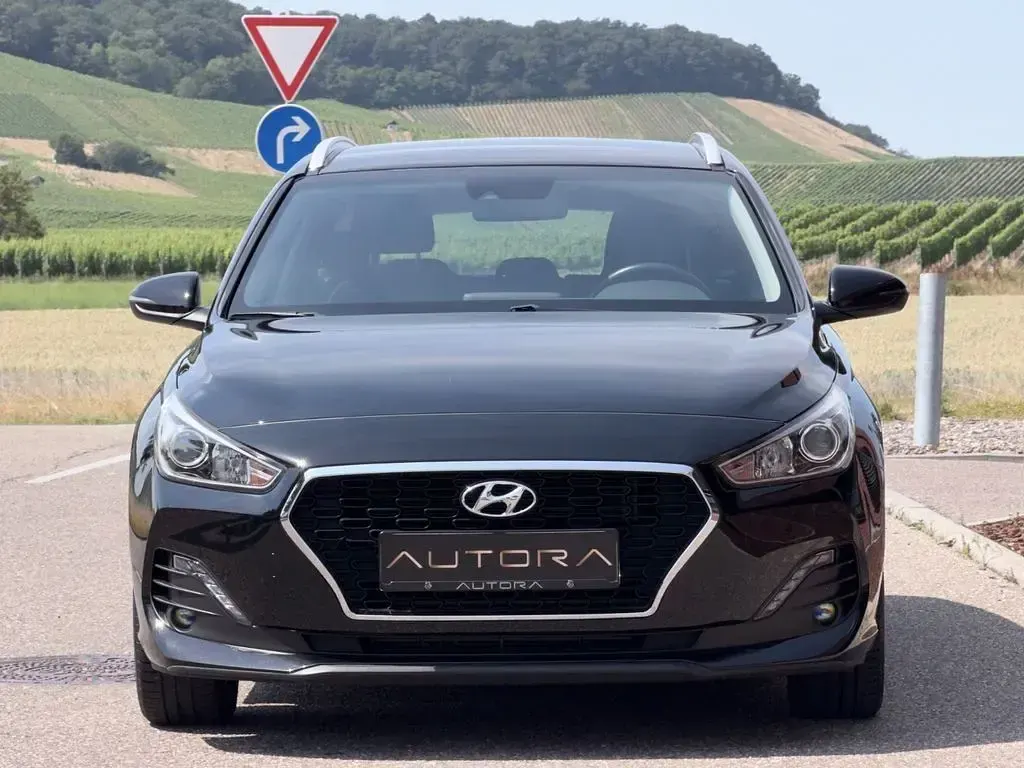 Gebraucht Hyundai i30 Trend 116 PS (85 kW) 2020 Schwarz Kombi