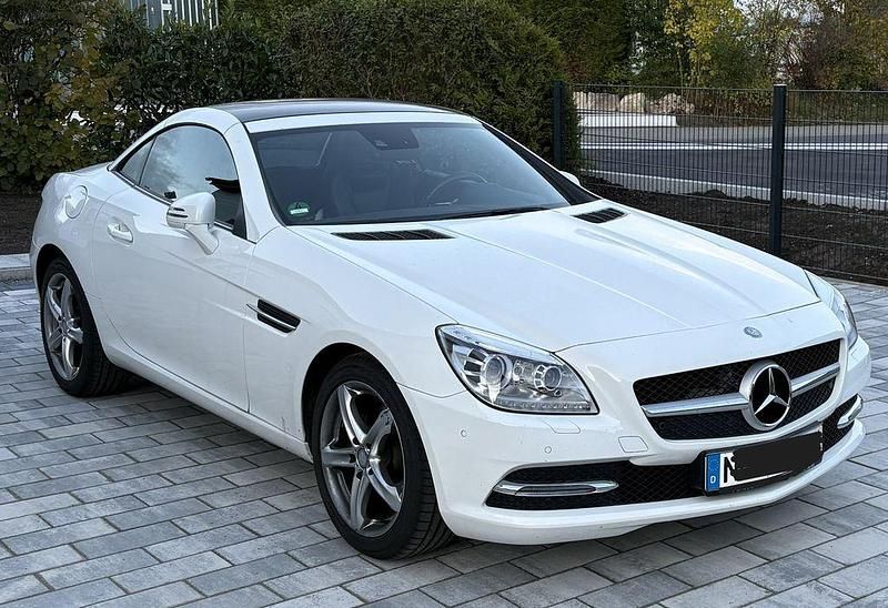 Weiß Gebraucht 2014 Mercedes SLK200 Cabrio | 22.998 € (Fairer Preis) - Bild 1/4