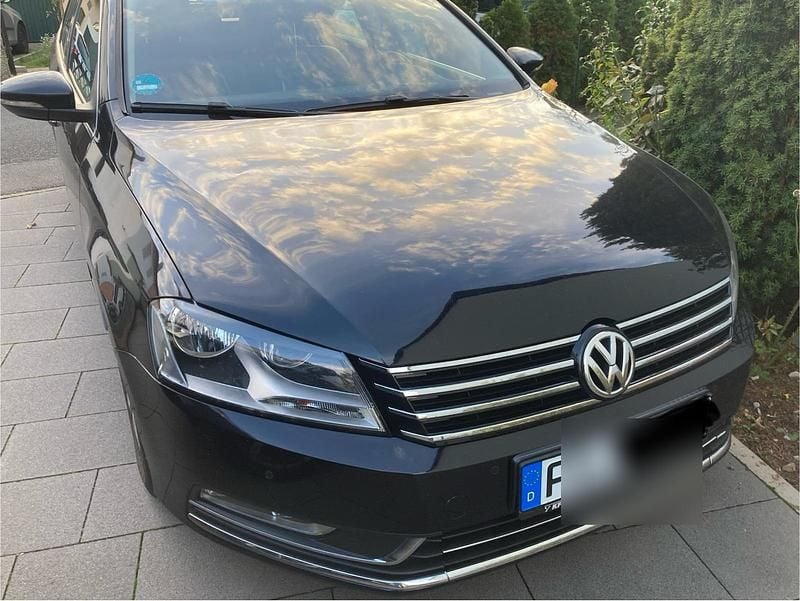 Schwarz Gebraucht 2011 VW Passat Kombi | 9.950 € (Etwas zu teuer) - Bild 1/4