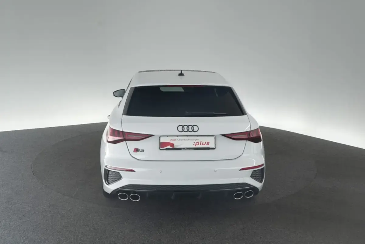 Gebraucht Audi S3 Design 310 PS (228 kW) 2023 Gletscherweiß metallic Limousine