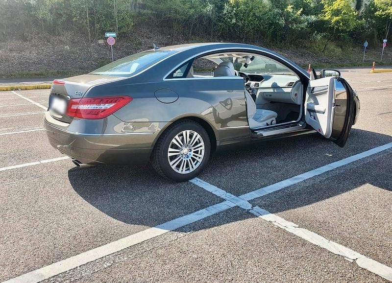 Gebraucht Mercedes E350 272 PS (200 kW) 2010 Braun Coupé