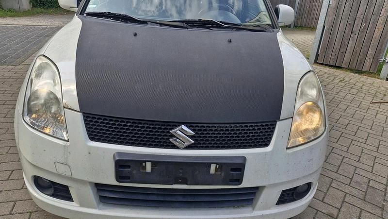 Weiß Gebraucht 2008 Suzuki Swift Limousine | 1.200 € (Superpreis) - Bild 1/4