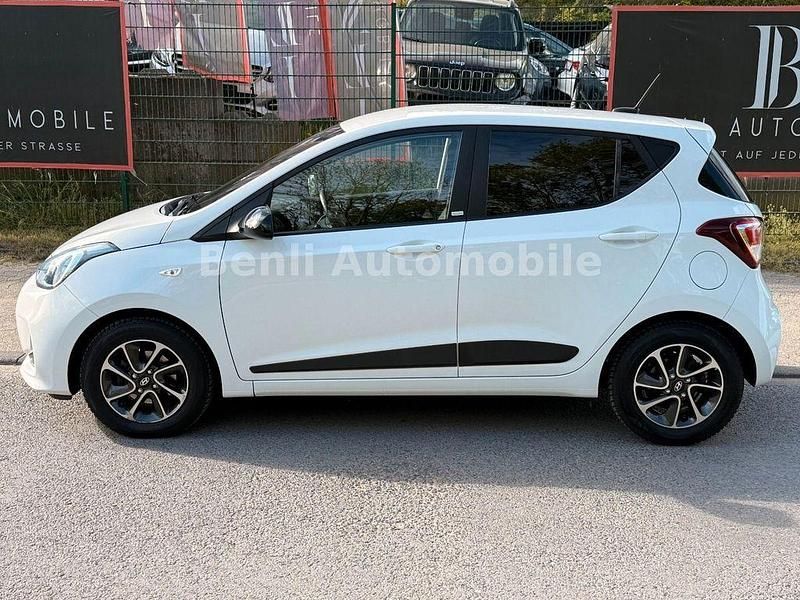 Gebraucht Hyundai i10 Passion 67 PS (49 kW) 2018 Weiß Kleinwagen