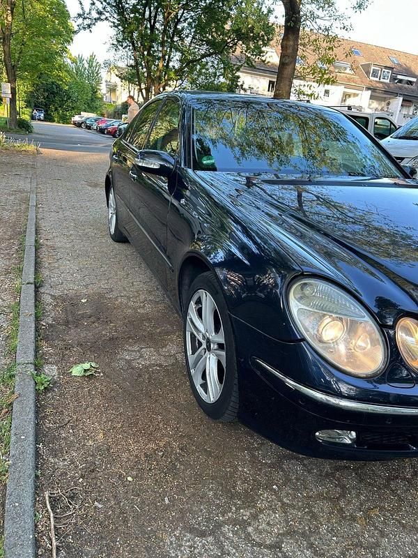 Blau Gebraucht 2004 Mercedes E270 Limousine | 1.700 € (Superpreis) - Bild 1/4