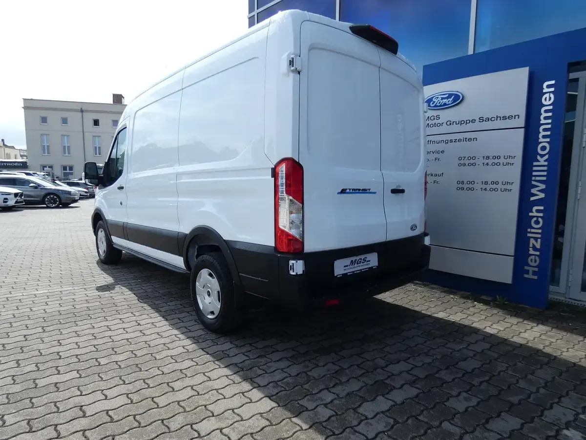 Neu Ford E-Transit Trend 135 kW (184 PS) 2026 Frostweiß Van