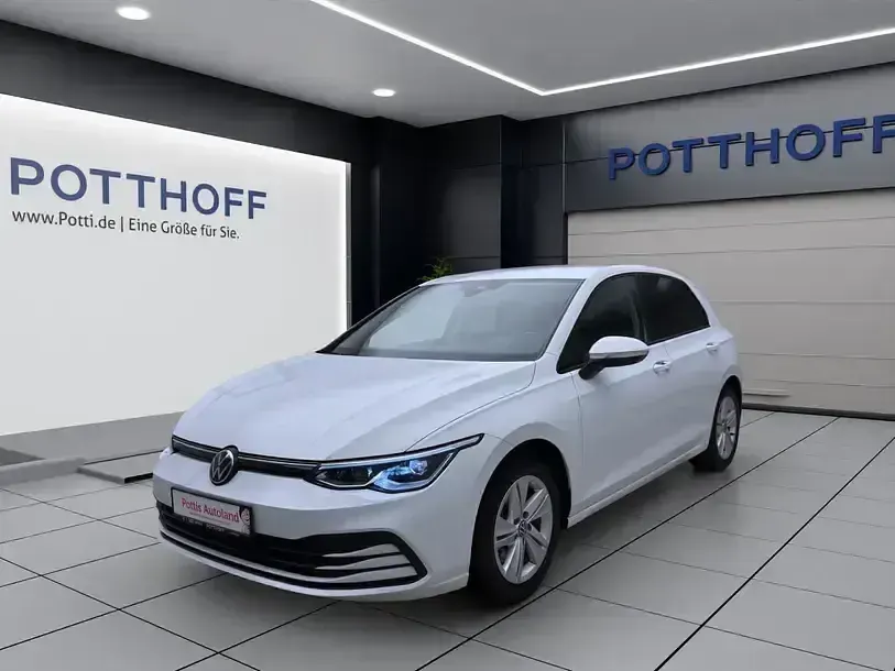 Gebraucht VW Golf VIII Life 150 PS (110 kW) 2023 Pure white Limousine