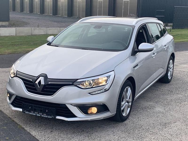 Grau Gebraucht 2020 Renault Mégane IV Business Limousine | 14.900 € (Etwas zu teuer) - Bild 1/4
