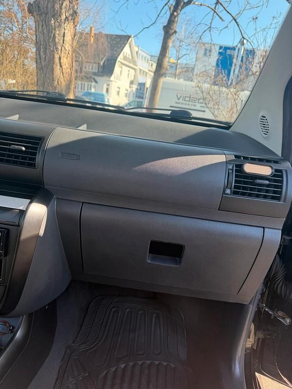 Gebraucht VW Fox 78 PS (57 kW) 2010 Schwarz Kleinwagen