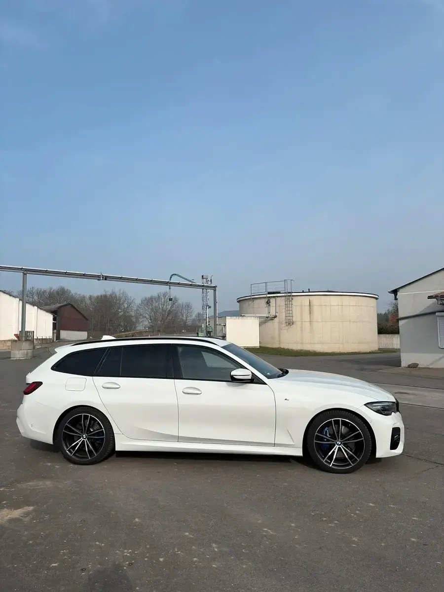 Gebraucht BMW 330 M Sport 286 PS (210 kW) 2022 Weiß Kombi