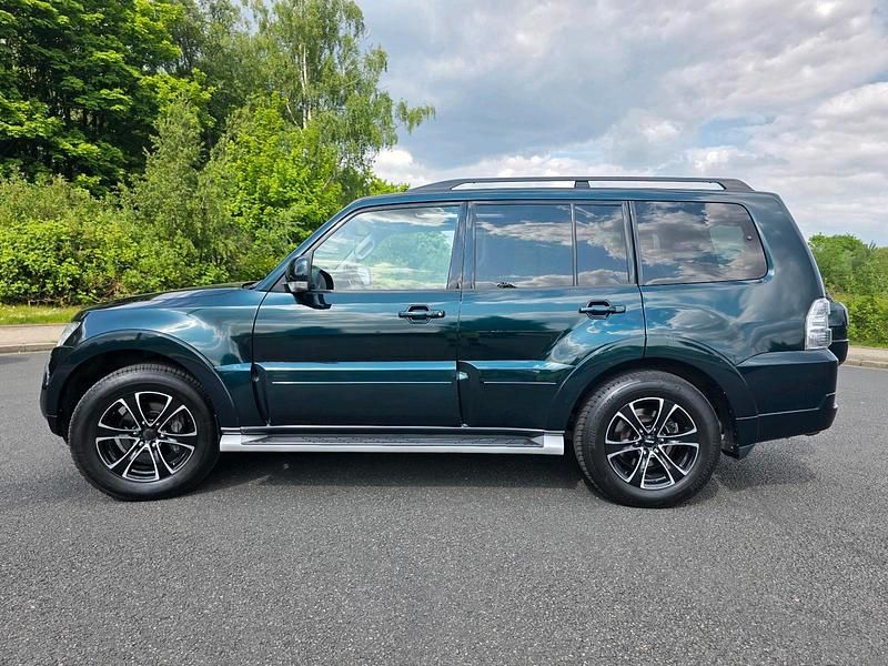 Grün Gebraucht 2013 Mitsubishi Pajero Instyle SUV | 19.500 € (Fairer Preis) - Bild 1/4