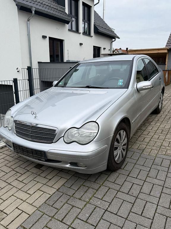 Gebraucht Mercedes C180 Classic 129 PS (94 kW) 2001 Orange Limousine