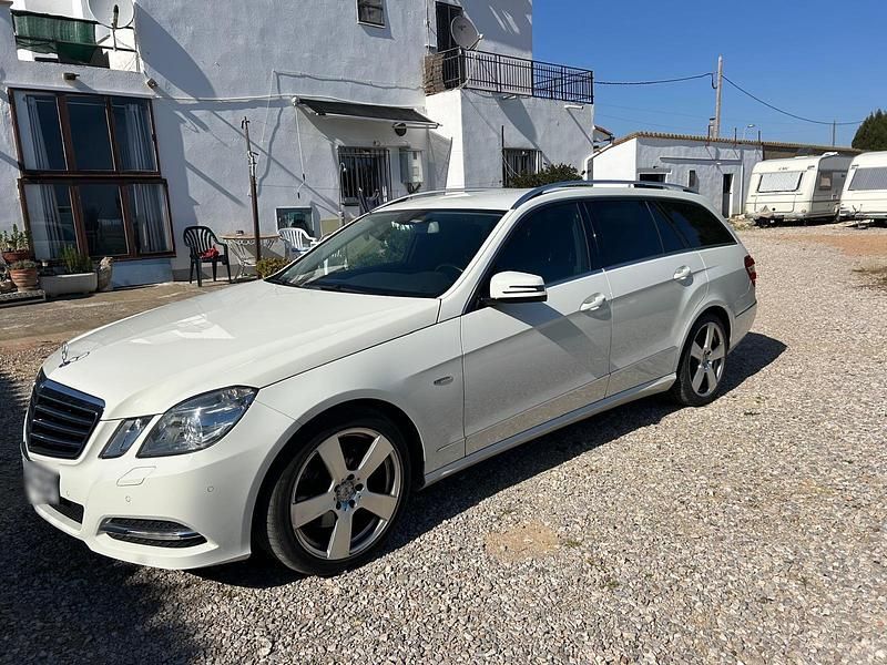 Gebraucht Mercedes E250 Avantgarde 204 PS (150 kW) 2011 Weiß Kombi