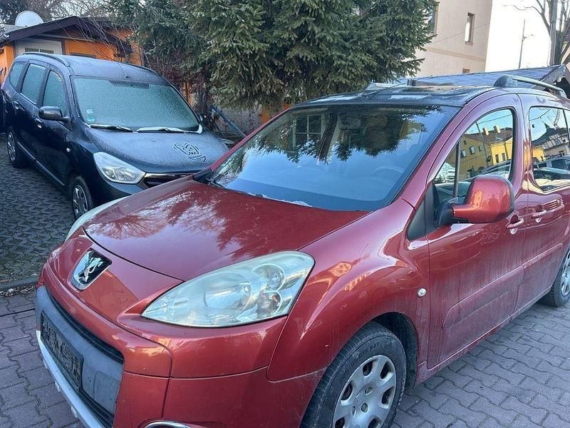 Gebraucht Peugeot Partner Tepee Family 109 PS (80 kW) 2008 Rot Van / Kleinbus