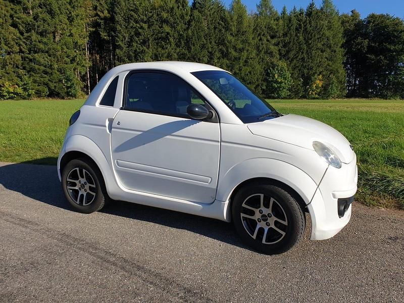 Weiß Gebraucht 2009 Microcar Dué Kleinwagen | 7.850 € - Bild 1/4