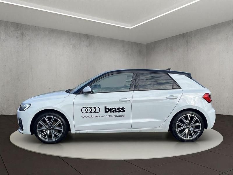 Gebraucht Audi A1 Sportback Ambiente 116 PS (85 kW) 2024 Gletscherweiß metallic/mythosschwarz metallic Kleinwagen
