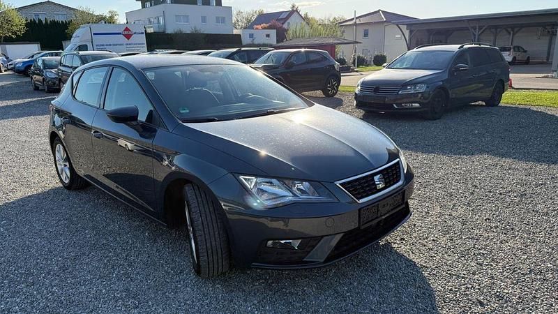 Second-hand Seat Leon Style 116 CP (85 kW) 2018 Gri Berlinǎ